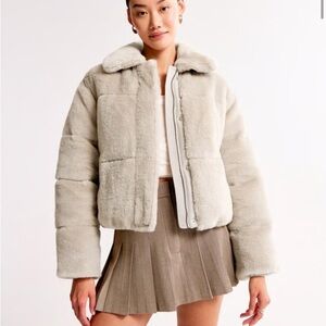 NWT ABERCROMBIE Women’s Faux Fur Short Puffer Jacket in Ash, Size Small